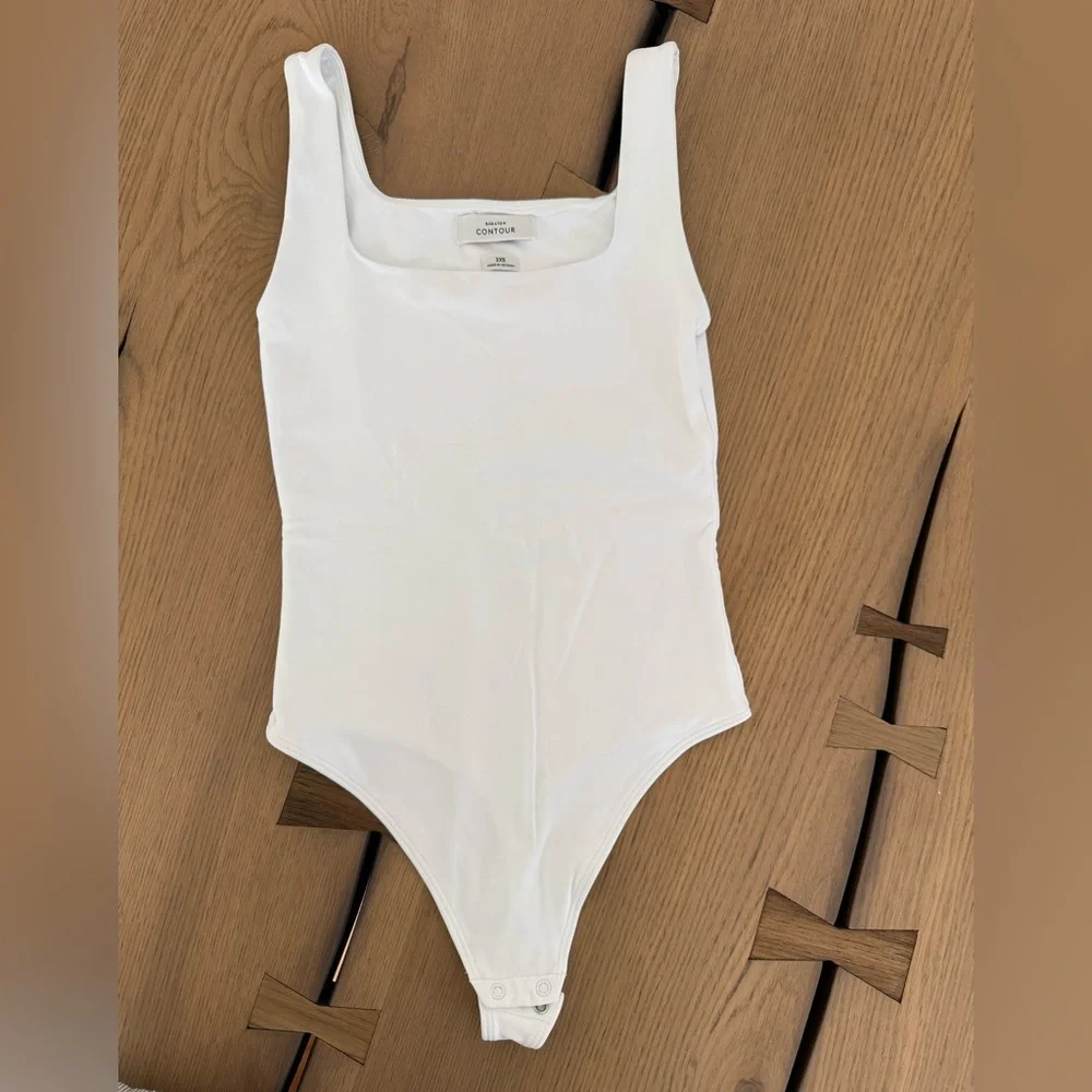 Babaton Aritzia Contour Squareneck Bodysuit! 🤍 - Picture 1 of 3